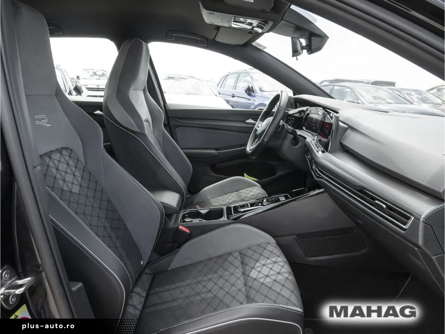 VW Golf VIII R-Line 1.5 eTSI ACC LED Navi ParkPilot