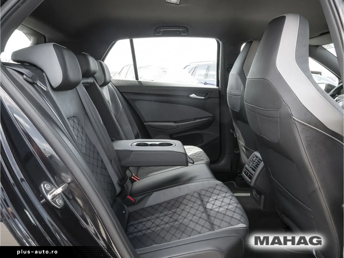 VW Golf VIII R-Line 1.5 eTSI ACC LED Navi ParkPilot