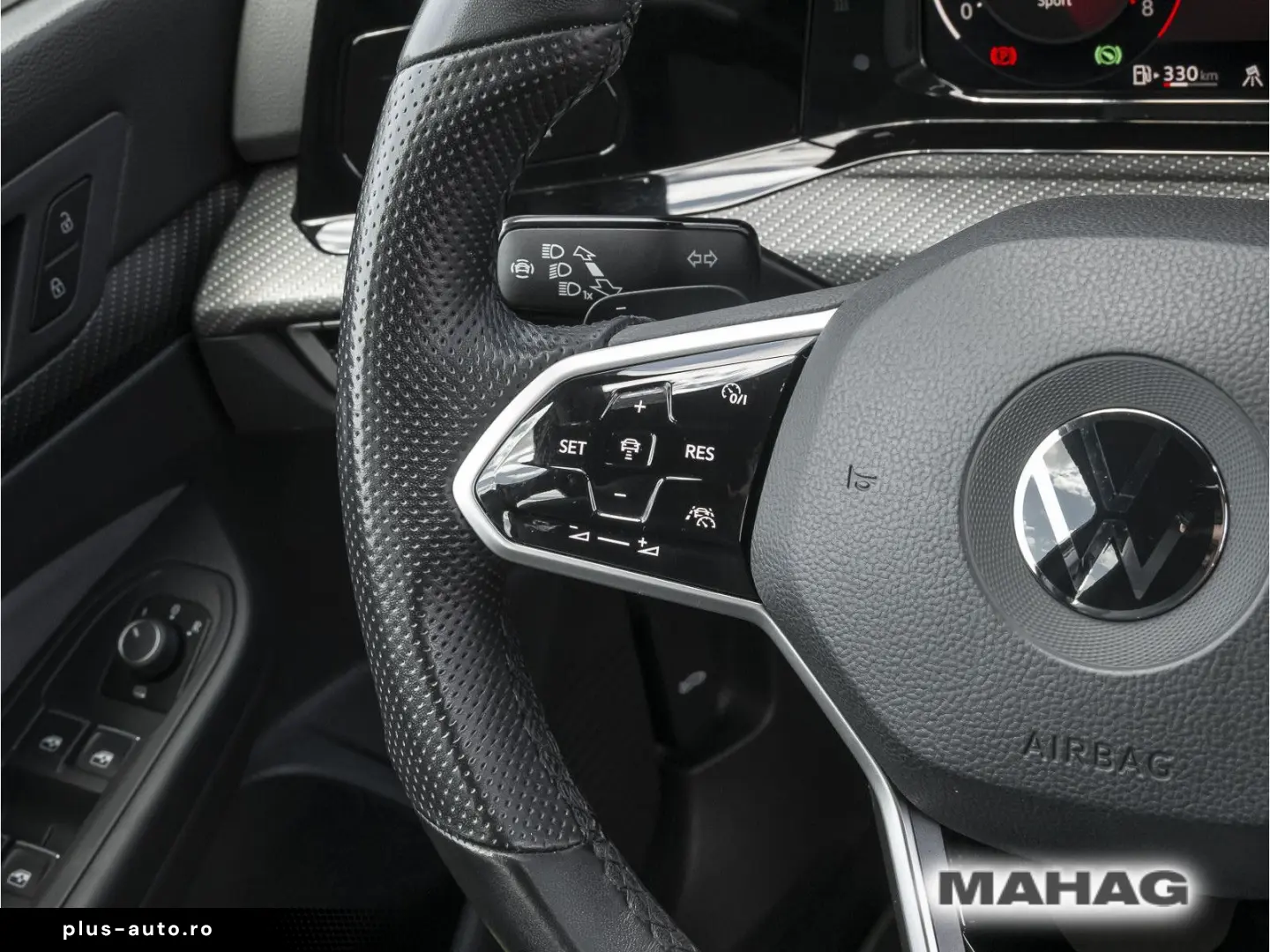 VW Golf VIII R-Line 1.5 eTSI ACC LED Navi ParkPilot
