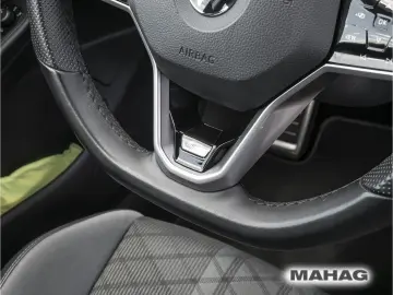 VW Golf VIII R-Line 1.5 eTSI ACC LED Navi ParkPilot