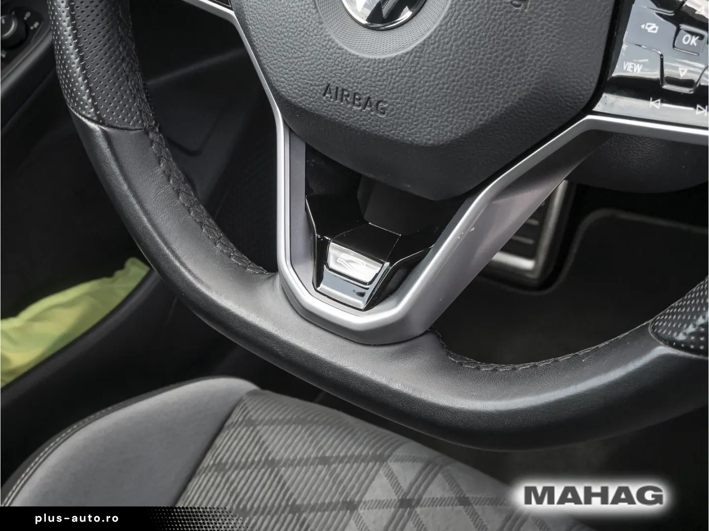 VW Golf VIII R-Line 1.5 eTSI ACC LED Navi ParkPilot
