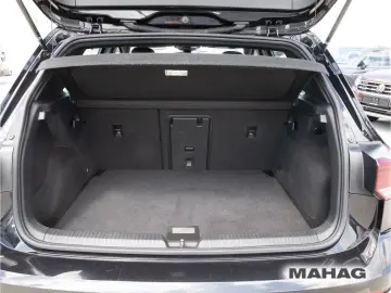 VW Golf VIII R-Line 1.5 eTSI ACC LED Navi ParkPilot