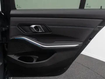 BMW 320i M Sport 360  DAB HiFi HUD Individual 18Zoll