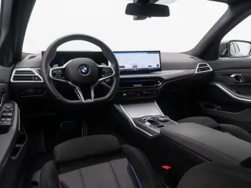 BMW 320i M Sport 360  DAB HiFi HUD Individual 18Zoll