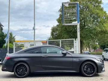 MERCEDES-BENZ C 63 AMG PANO MEMORY BURMESTER 360 NIG…