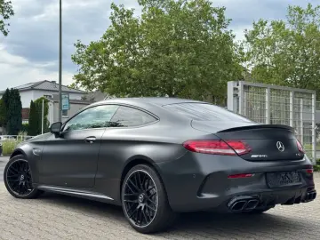 MERCEDES-BENZ C 63 AMG PANO MEMORY BURMESTER 360 NIG…