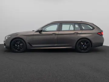 BMW 530e xD M Sport H K DAB HUD Individual 19Zoll