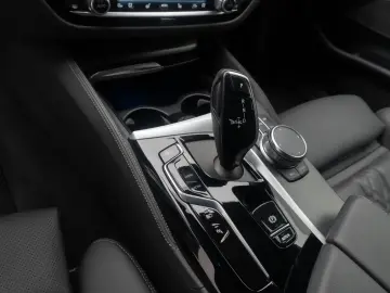 BMW 530e xD M Sport H K DAB HUD Individual 19Zoll