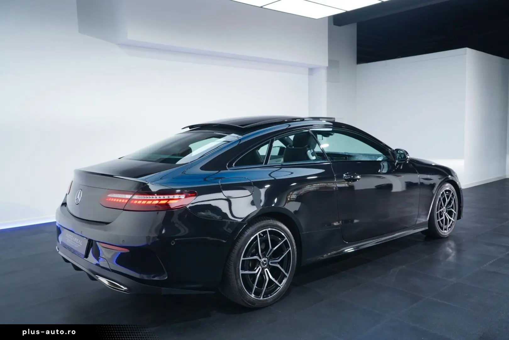 MERCEDES-BENZ E 300 Coupé AMG 9G LED PANO BURM 360