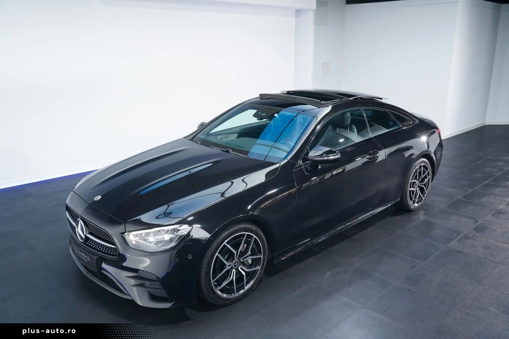 MERCEDES-BENZ E 300 Coupé AMG 9G LED PANO BURM 360