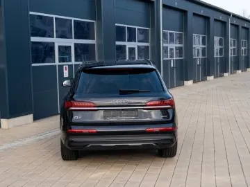 AUDI Q7 55 TFSI e quattro Competition Plus