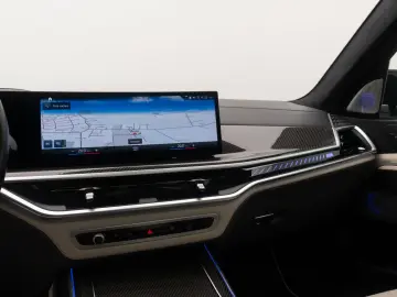 BMW X7 M60i xD Individual HUD B&W SoftCL 23Zoll VOLL