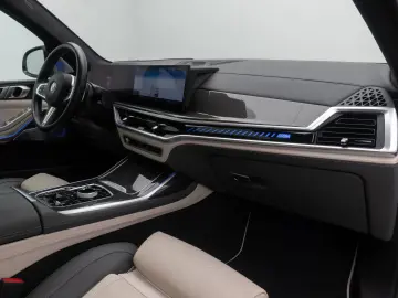 BMW X7 M60i xD Individual HUD B&W SoftCL 23Zoll VOLL