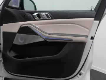 BMW X7 M60i xD Individual HUD B&W SoftCL 23Zoll VOLL