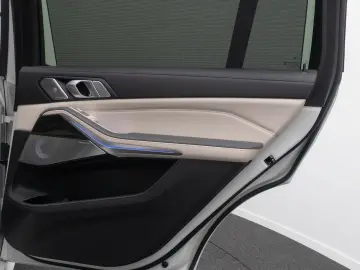 BMW X7 M60i xD Individual HUD B&W SoftCL 23Zoll VOLL