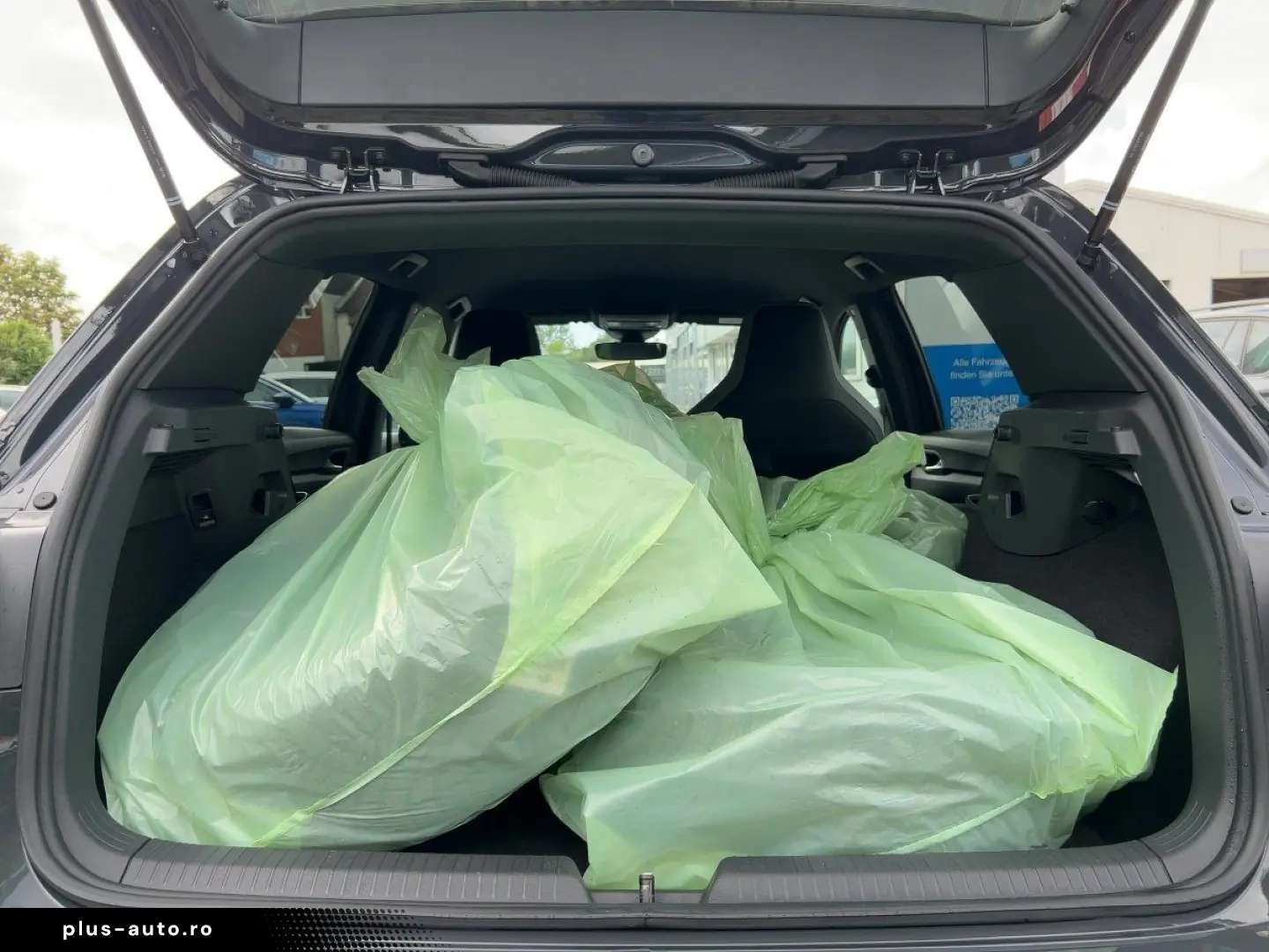 VW Golf VIII R-Line 1.5 eTSI DSG AHK LED APP RFK SH