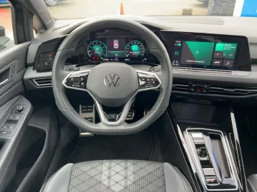 VW Golf VIII R-Line 1.5 eTSI DSG AHK LED APP RFK SH
