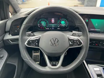 VW Golf VIII R-Line 1.5 eTSI DSG AHK LED APP RFK SH