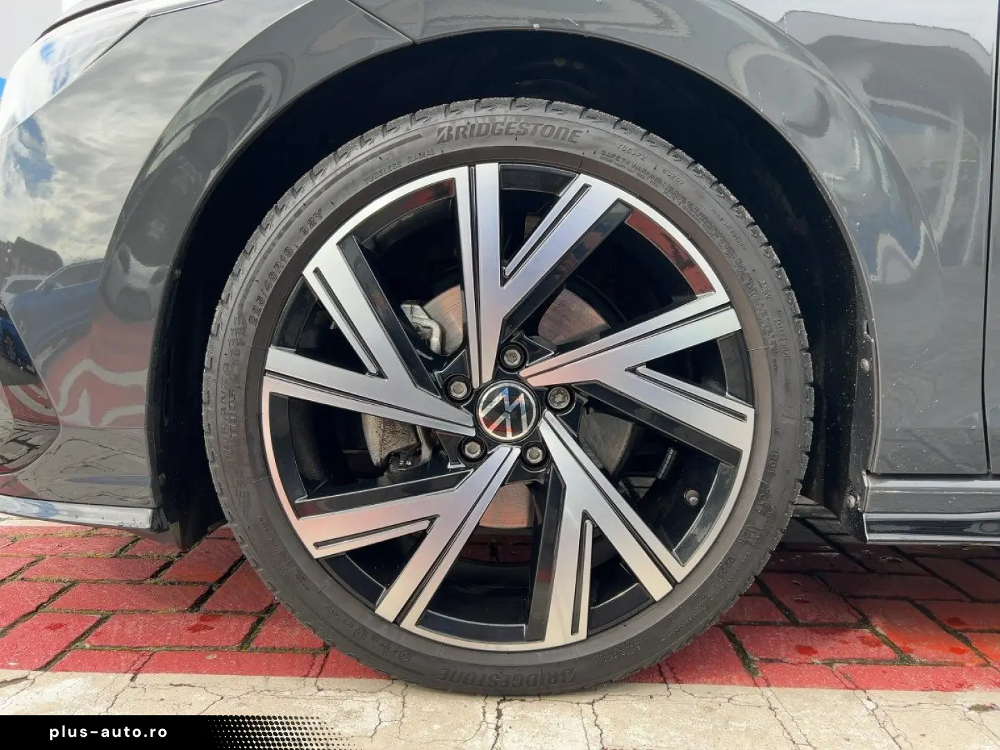 VW Golf VIII R-Line 1.5 eTSI DSG AHK LED APP RFK SH
