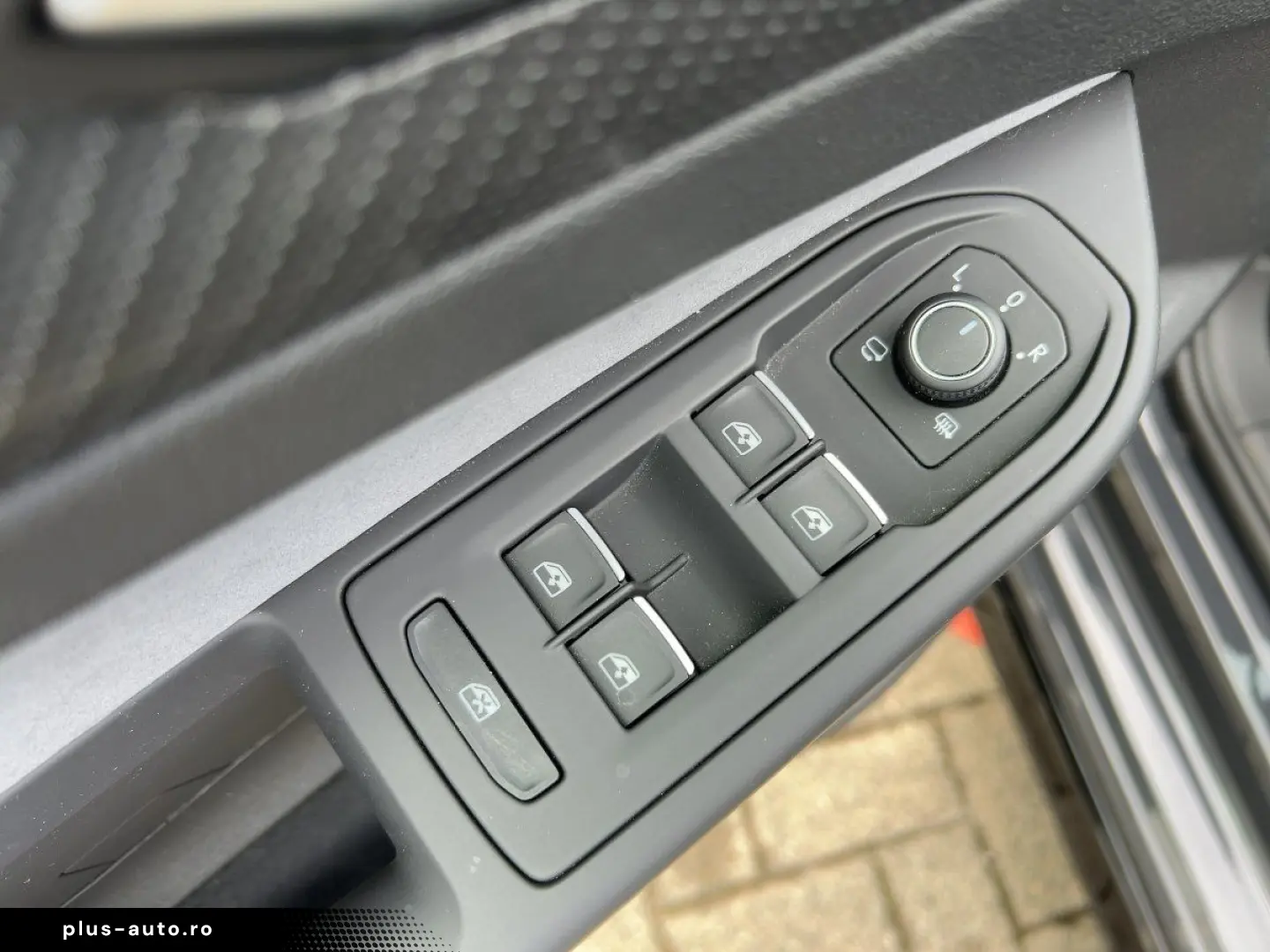 VW Golf VIII R-Line 1.5 eTSI DSG AHK LED APP RFK SH