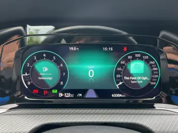 VW Golf VIII R-Line 1.5 eTSI DSG AHK LED APP RFK SH