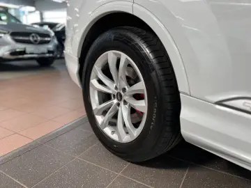 AUDI Q7 55 TFSIe quattro S line Luft-Pano-AHK-ACC-AMB