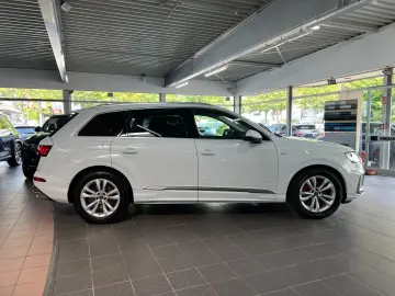 AUDI Q7 55 TFSIe quattro S line Luft-Pano-AHK-ACC-AMB