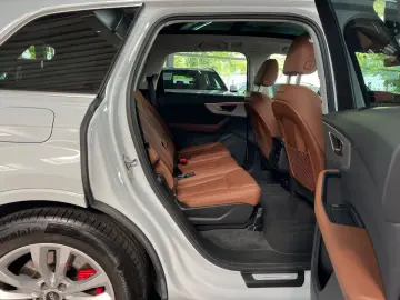 AUDI Q7 55 TFSIe quattro S line Luft-Pano-AHK-ACC-AMB