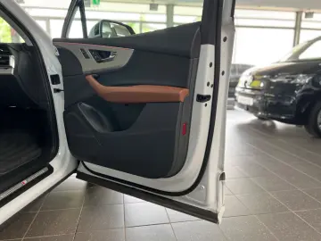 AUDI Q7 55 TFSIe quattro S line Luft-Pano-AHK-ACC-AMB