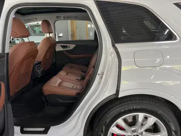 AUDI Q7 55 TFSIe quattro S line Luft-Pano-AHK-ACC-AMB
