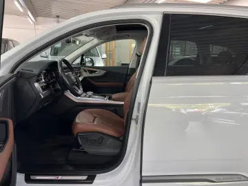 AUDI Q7 55 TFSIe quattro S line Luft-Pano-AHK-ACC-AMB