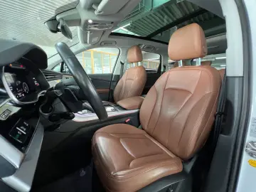 AUDI Q7 55 TFSIe quattro S line Luft-Pano-AHK-ACC-AMB