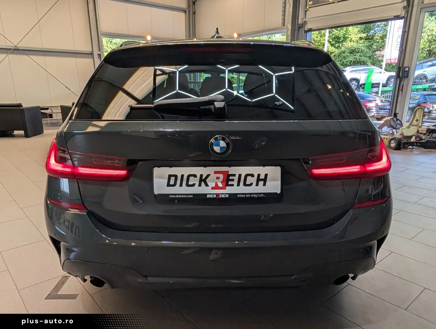 BMW 320 i M Sport Navi Shadow HUD LED TEMPO PANO AHK