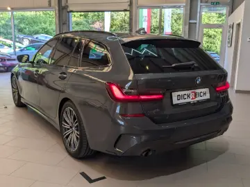 BMW 320 i M Sport Navi Shadow HUD LED TEMPO PANO AHK