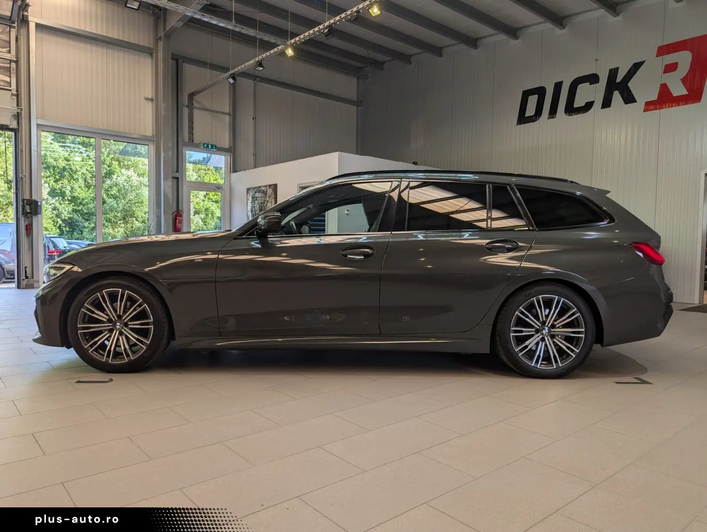 BMW 320 i M Sport Navi Shadow HUD LED TEMPO PANO AHK