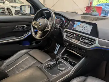 BMW 320 i M Sport Navi Shadow HUD LED TEMPO PANO AHK