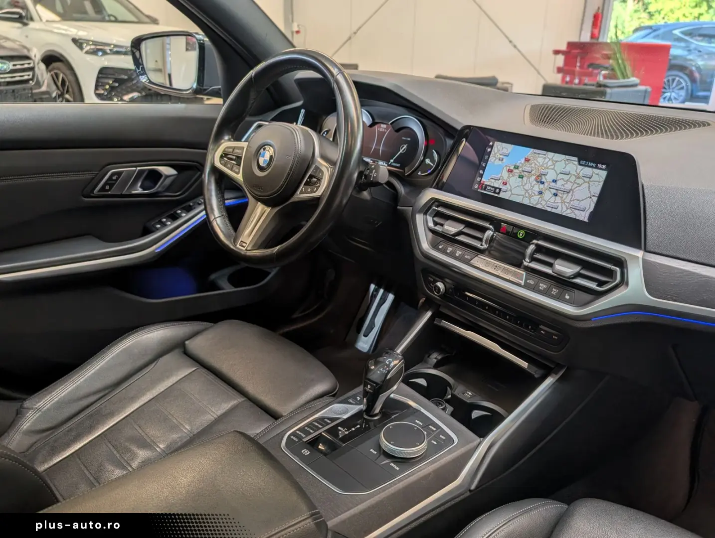 BMW 320 i M Sport Navi Shadow HUD LED TEMPO PANO AHK