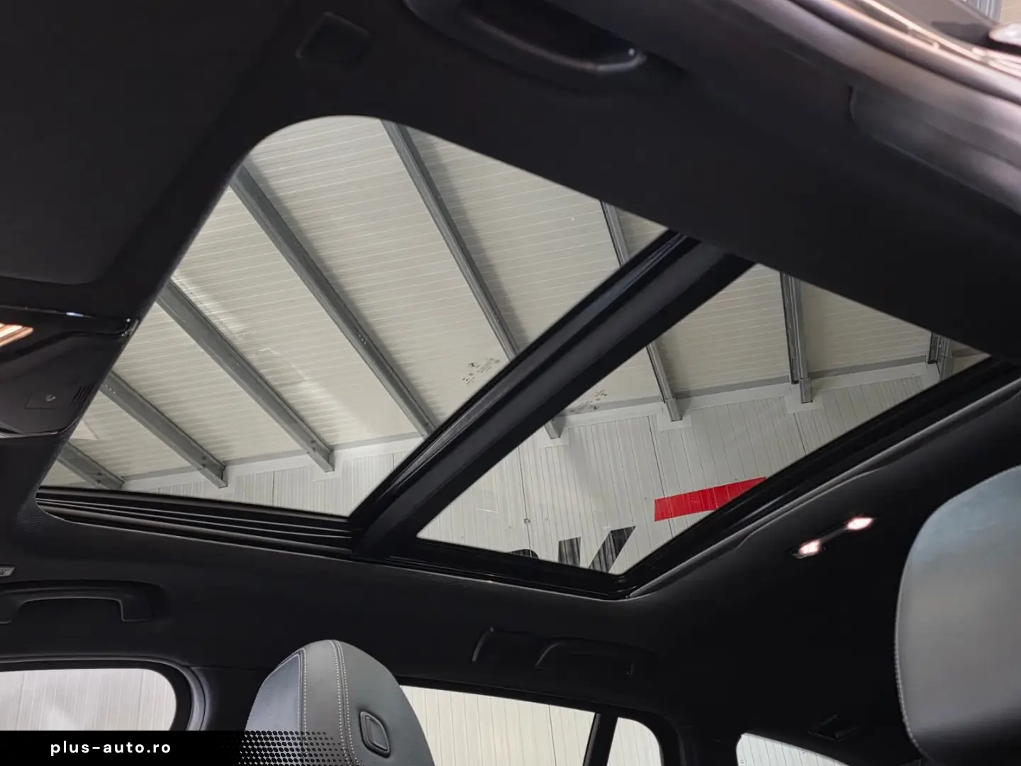 BMW 320 i M Sport Navi Shadow HUD LED TEMPO PANO AHK