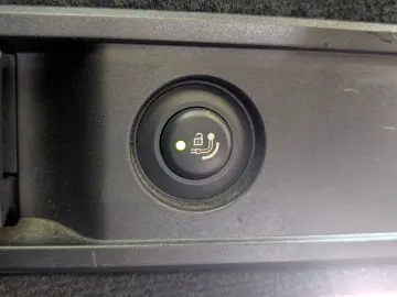 BMW 320 i M Sport Navi Shadow HUD LED TEMPO PANO AHK