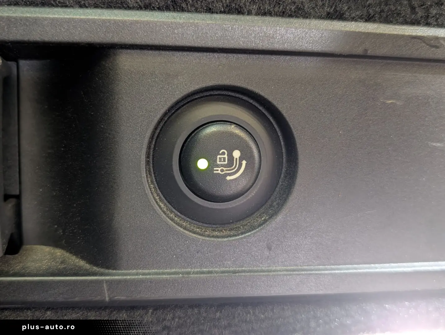 BMW 320 i M Sport Navi Shadow HUD LED TEMPO PANO AHK