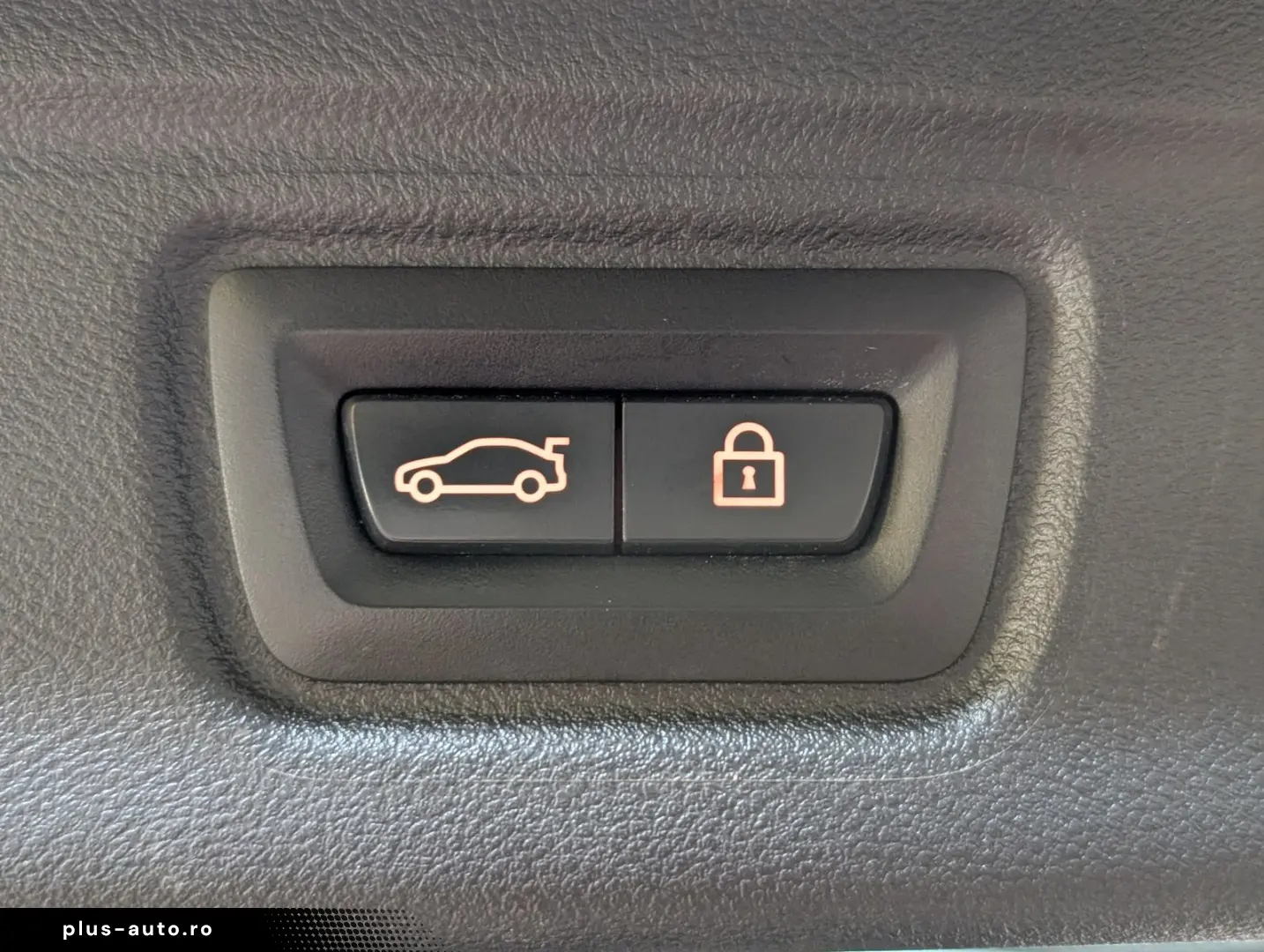 BMW 320 i M Sport Navi Shadow HUD LED TEMPO PANO AHK