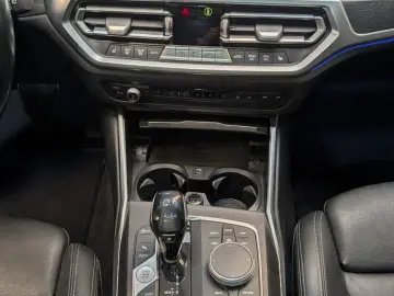 BMW 320 i M Sport Navi Shadow HUD LED TEMPO PANO AHK