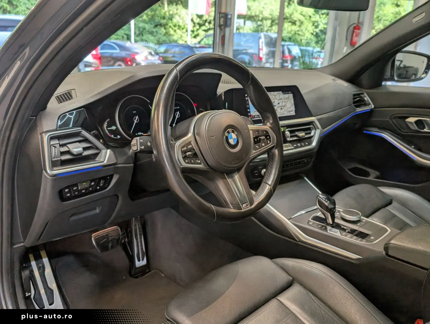 BMW 320 i M Sport Navi Shadow HUD LED TEMPO PANO AHK