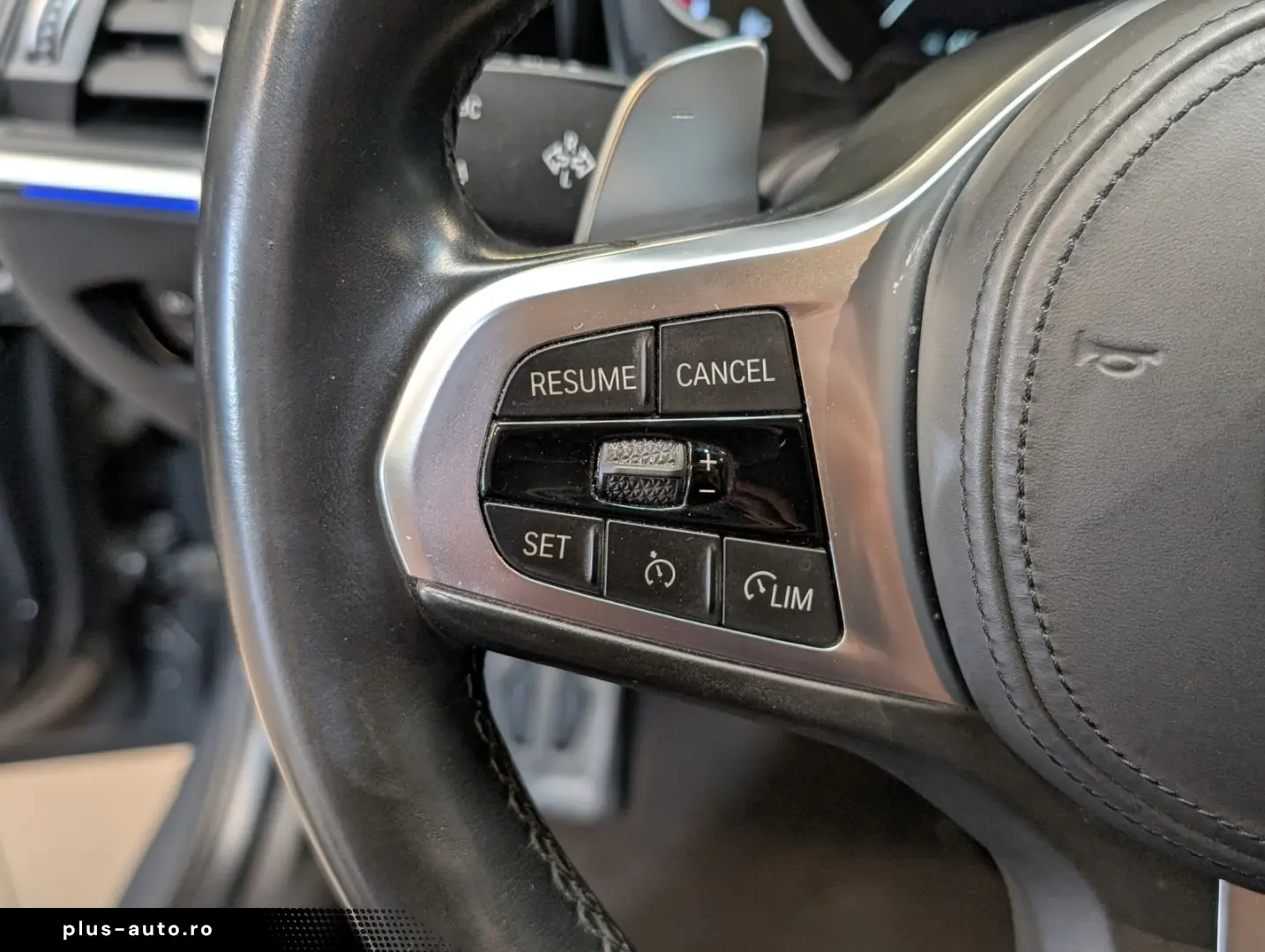 BMW 320 i M Sport Navi Shadow HUD LED TEMPO PANO AHK