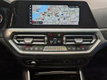 BMW 320 i M Sport Navi Shadow HUD LED TEMPO PANO AHK