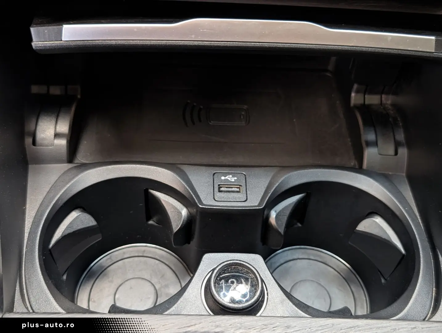 BMW 320 i M Sport Navi Shadow HUD LED TEMPO PANO AHK