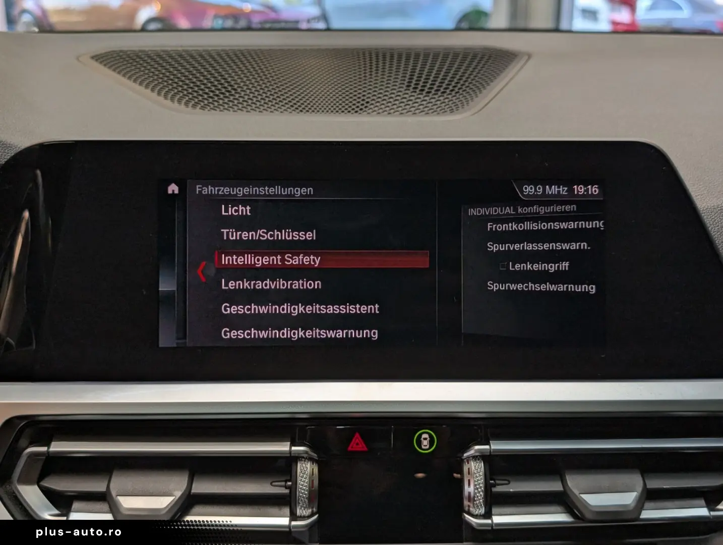 BMW 320 i M Sport Navi Shadow HUD LED TEMPO PANO AHK