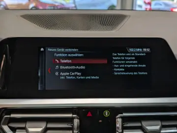 BMW 320 i M Sport Navi Shadow HUD LED TEMPO PANO AHK