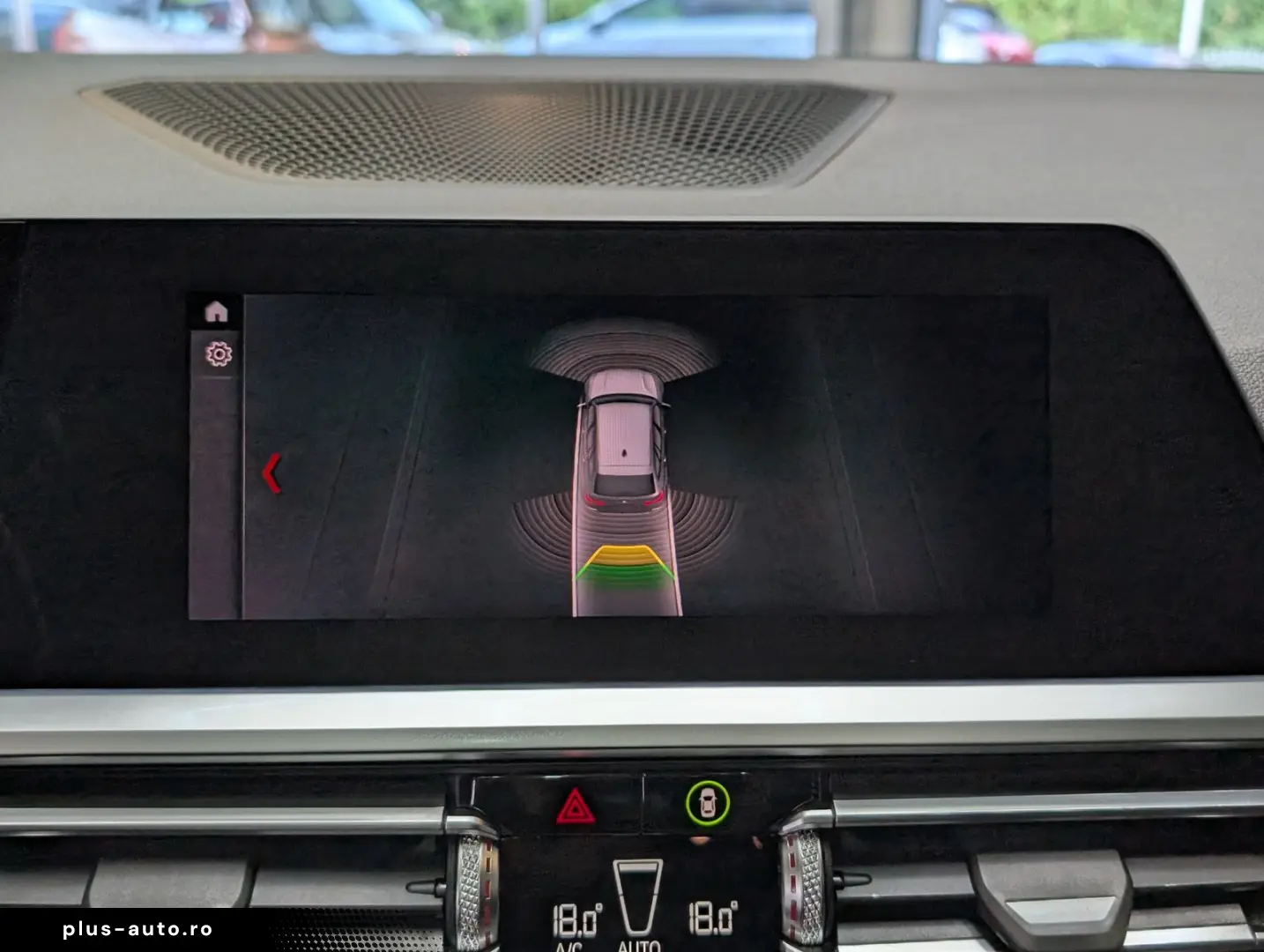 BMW 320 i M Sport Navi Shadow HUD LED TEMPO PANO AHK