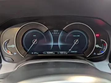 BMW 320 i M Sport Navi Shadow HUD LED TEMPO PANO AHK